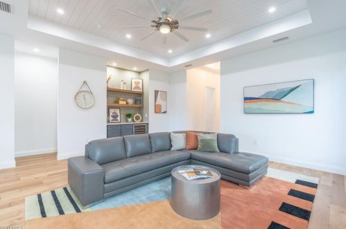 541 102nd Ave, Naples, FL 34108-3210