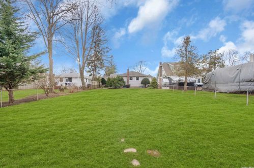 538 5 St, Elwood NY  11731-2105 exterior