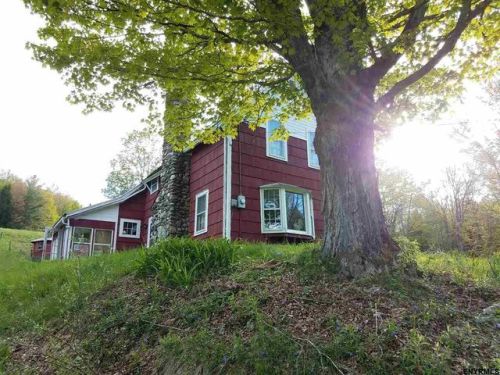 25 Wilcox Rd, Taconic Lake, NY 12138-5116