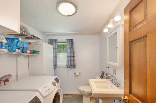 12 Happy Ave, Derry NH  03038-5419 exterior