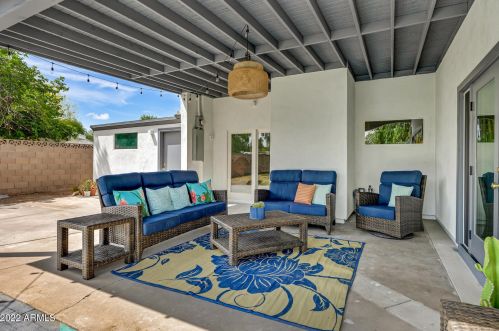 1111 Bethany Home Rd, Phoenix AZ  85014-2229 exterior