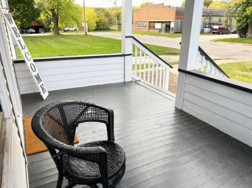 250 Caroline St, Manchester WI  53946-8518 exterior