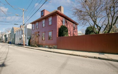 44 Thames St, Middletown, RI 02840-2540