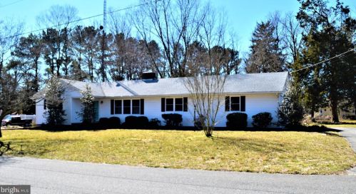 401 Woodland Dr, Slaughter Beach, DE 19963-1701