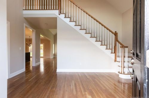 21 Somerset Dr, Waterbury, CT 06762-3341