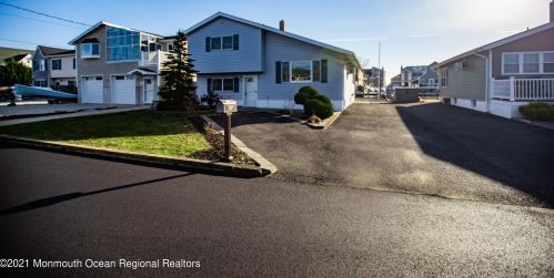 45 Seville Dr, Bricktown, NJ 08723-7682