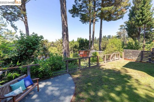 6361 Ascot Dr, Oakland CA 94611-1710 exterior