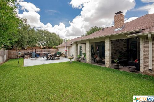 304 Windcrest Dr, Victoria TX  77904-3413 exterior