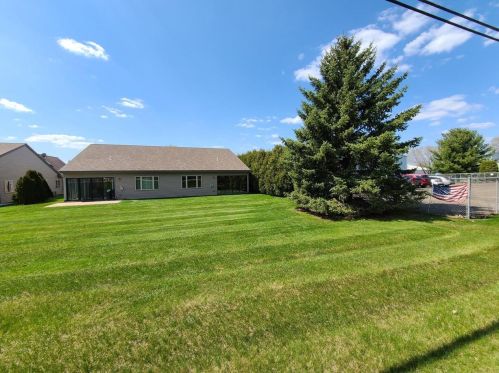 1818 Stone Crk, Hudson, WI 54016-9338