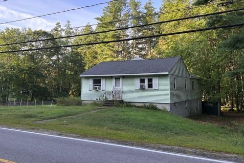 566 6th St, Dover, NH 03820-5904
