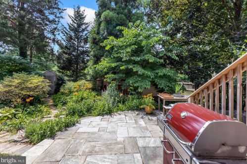 4600 Asbury Pl, Washington DC 20016-4326 exterior