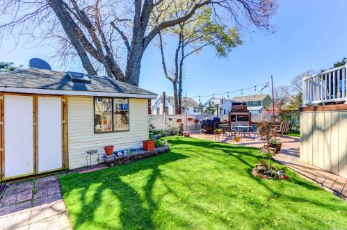 114 Granada Pkwy, North Lindenhurst NY  11757-6013 exterior