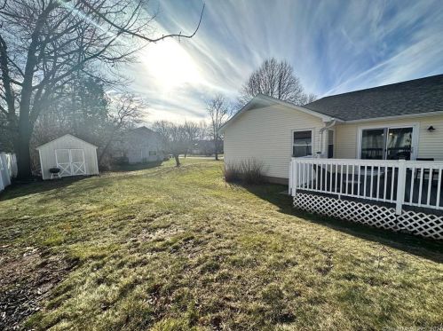 84 Mccormick Ln, Middletown CT  06457-2076 exterior