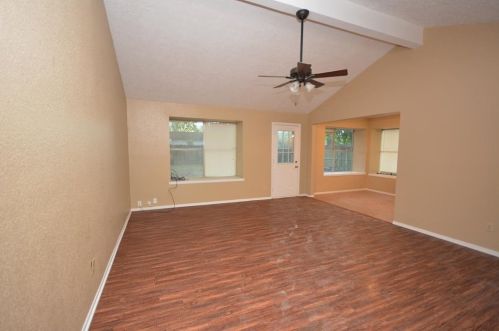 21 Sarita Rd, Angleton TX  77515-2714 exterior