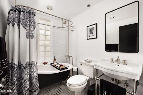 2050 11th Ave, Phoenix AZ  85007-1509 exterior