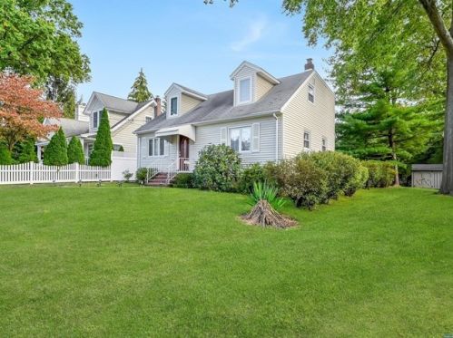 320 Monmouth Ave, N Milford NJ  07646-2025 exterior