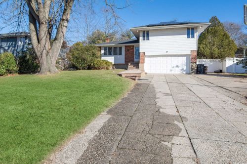 27 Windham Cres, San Remo, NY 11754-4122