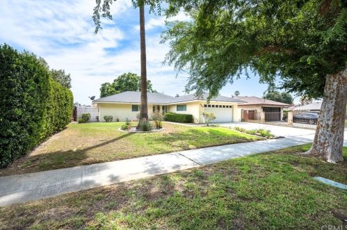 4904 Gardena Dr, Riverside, CA 92504-1725