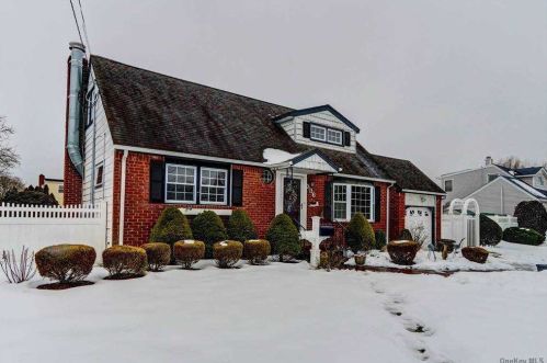 336 Martin Dr, West Islip, NY 11795-2018