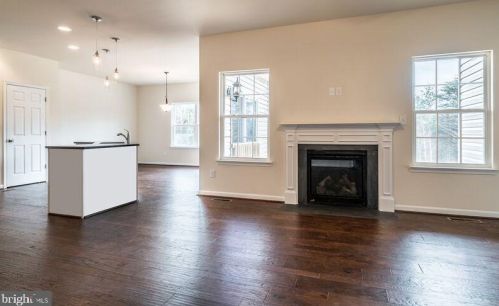 3-1 Rhodes Ln, Jeffersonton, VA 22724-2334