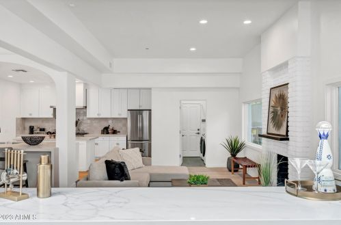 7627 22nd St, Phoenix AZ  85020-4706 exterior