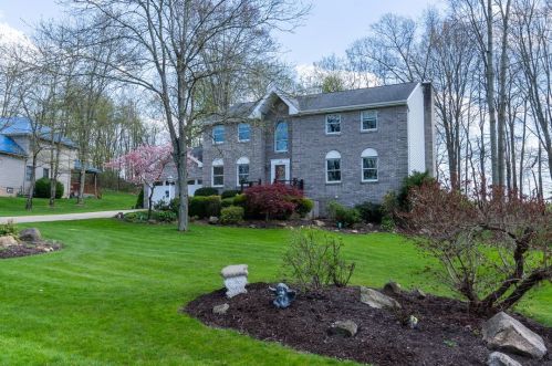 126 Applewood Ln, Slippery Rock, PA 16057-2904