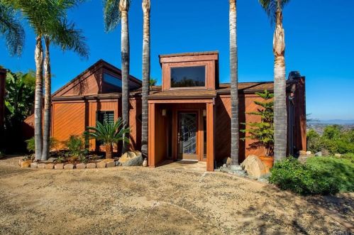1230 Via Del Cerro, Vista, CA 92084-1525