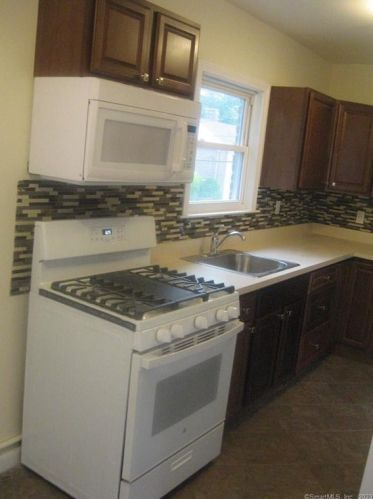 44 Colony St, Bridgeport, CT 06606-2114