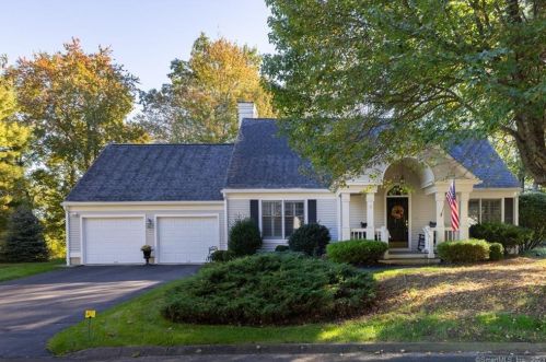 8 Pelham Way, Waterbury, CT 06762-3443