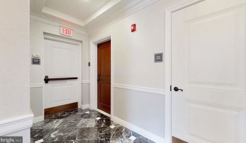 221 Victoria Mews, Princeton NJ  08542-3748 exterior