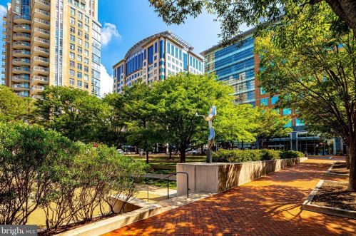 10902 Barton Hill Ct, Herndon VA  20191-5000 exterior