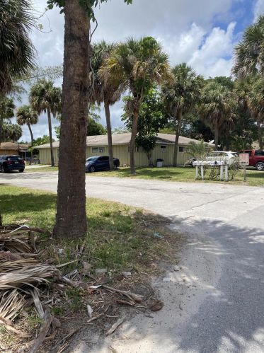 9341 Sunrise Dr, West Palm Beach, FL 33403-1080