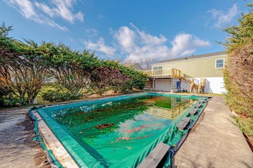 145 Easy St, Latrobe PA  15650-9131 exterior