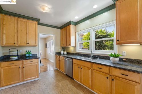 336 45 St, Oakland CA 94609-2025 exterior