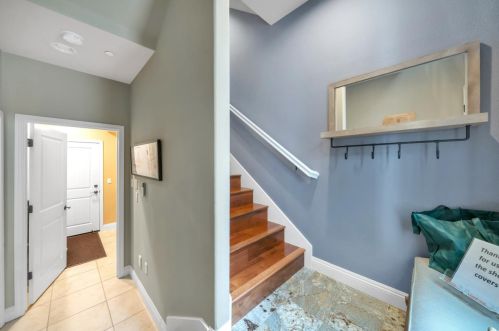 129 Azalea Dr, Mountain View CA  94041-1380 exterior