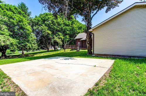 190 Royal Manor Rd, Easton PA  18042-8702 exterior