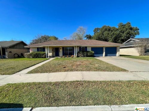 304 Yorkshire Ln, Victoria, TX 77904-2244