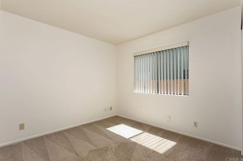 911 Concord Ct, Vista CA  92081-8925 exterior