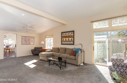 9091 Valhalla Dr, Tucson, AZ 85743-7904