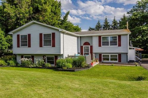 5513 Holtz Rd, Canandaigua, NY 14425-9560