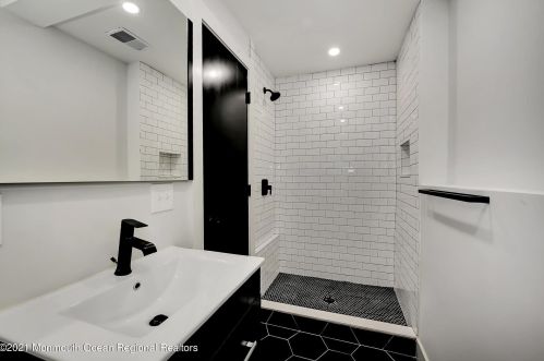 41 Hemlock St, Hazlet NJ  07730-2118 exterior