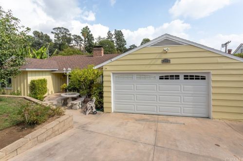 660 Woodbury Rd, Glendale, CA 91206-2648