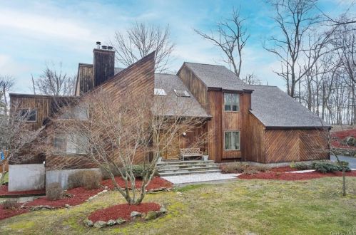 246 Pinesbridge Rd, Millwood, NY 10546-1131