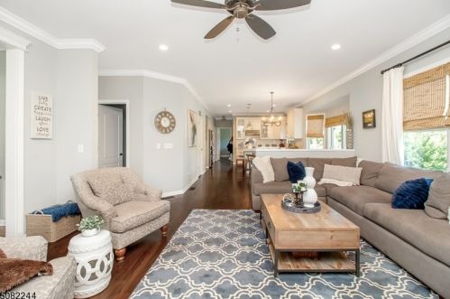 39 Jacobs Ln, Scotch Plains NJ  07076-4707 exterior