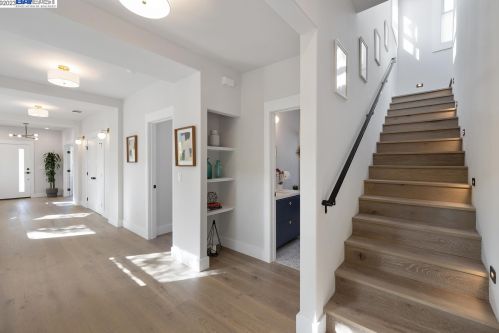 5926 Dover St, Oakland CA  94609-1426 exterior