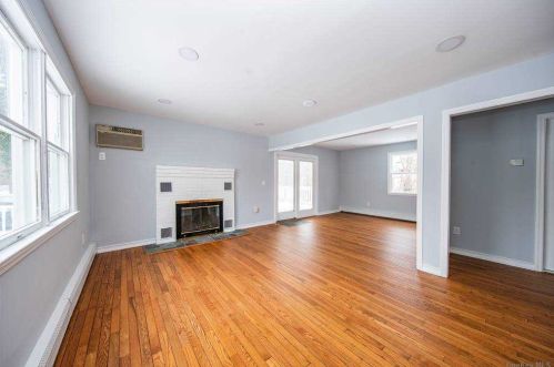 496 Johnson Ave, Hauppauge, NY 11779-6140