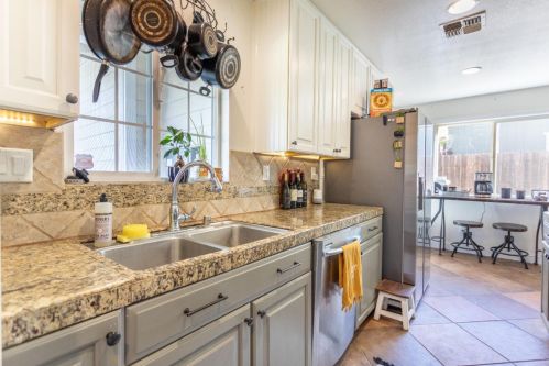 7808 Highland Ave, Citrus Heights CA  95610-4512 exterior