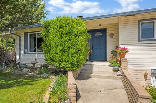 840 Anastasia Dr, Lakeport, CA 95453-3018