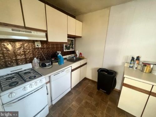 521 Tatum St, West Deptford NJ  08096-3408 exterior