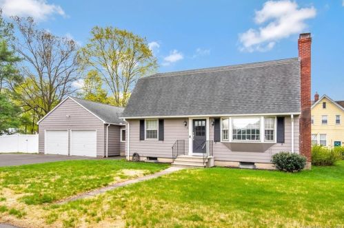 8 Jefferson St, Plainville, CT 06062-1711